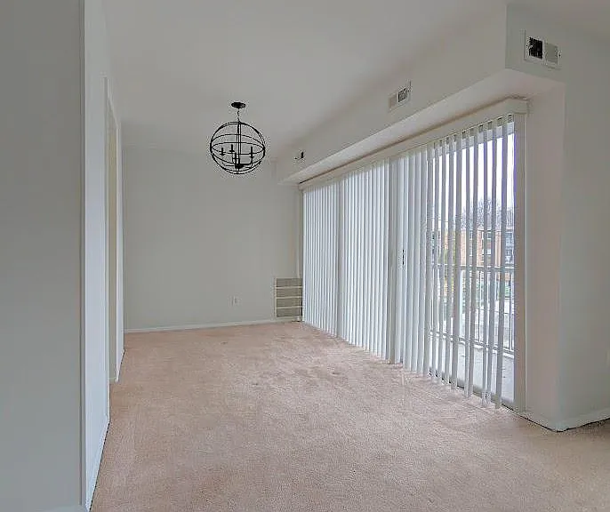 2903 Charing Cross Rd #7 — Photo 9