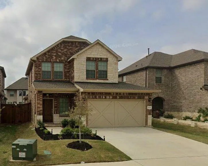 Willowmore Dr — Photo 1