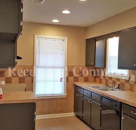 4th image of 4608 Sunnyslope St