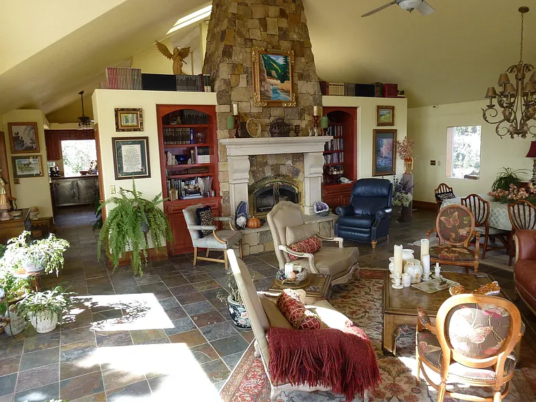 1405 Forest Rd — Photo 10