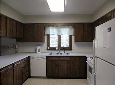 3rd image of 3891 Stark Ln