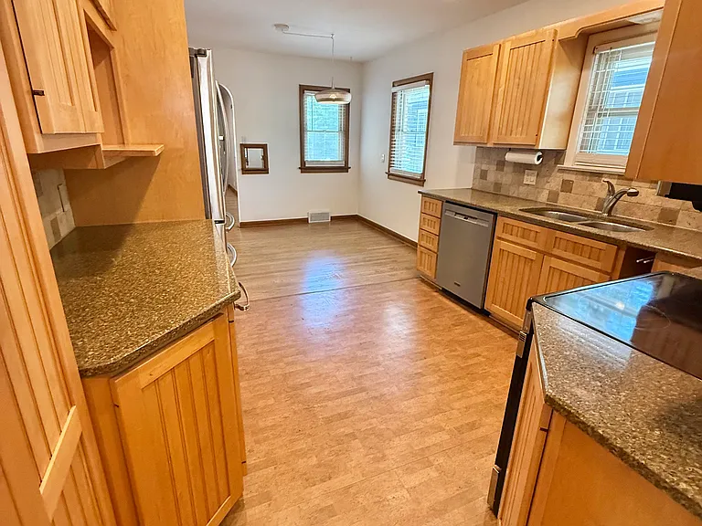 721 Judson St — Photo 6