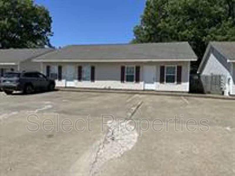 3 bed, 2.0 bath, 1000 sqft, $1,012 — Photo 1