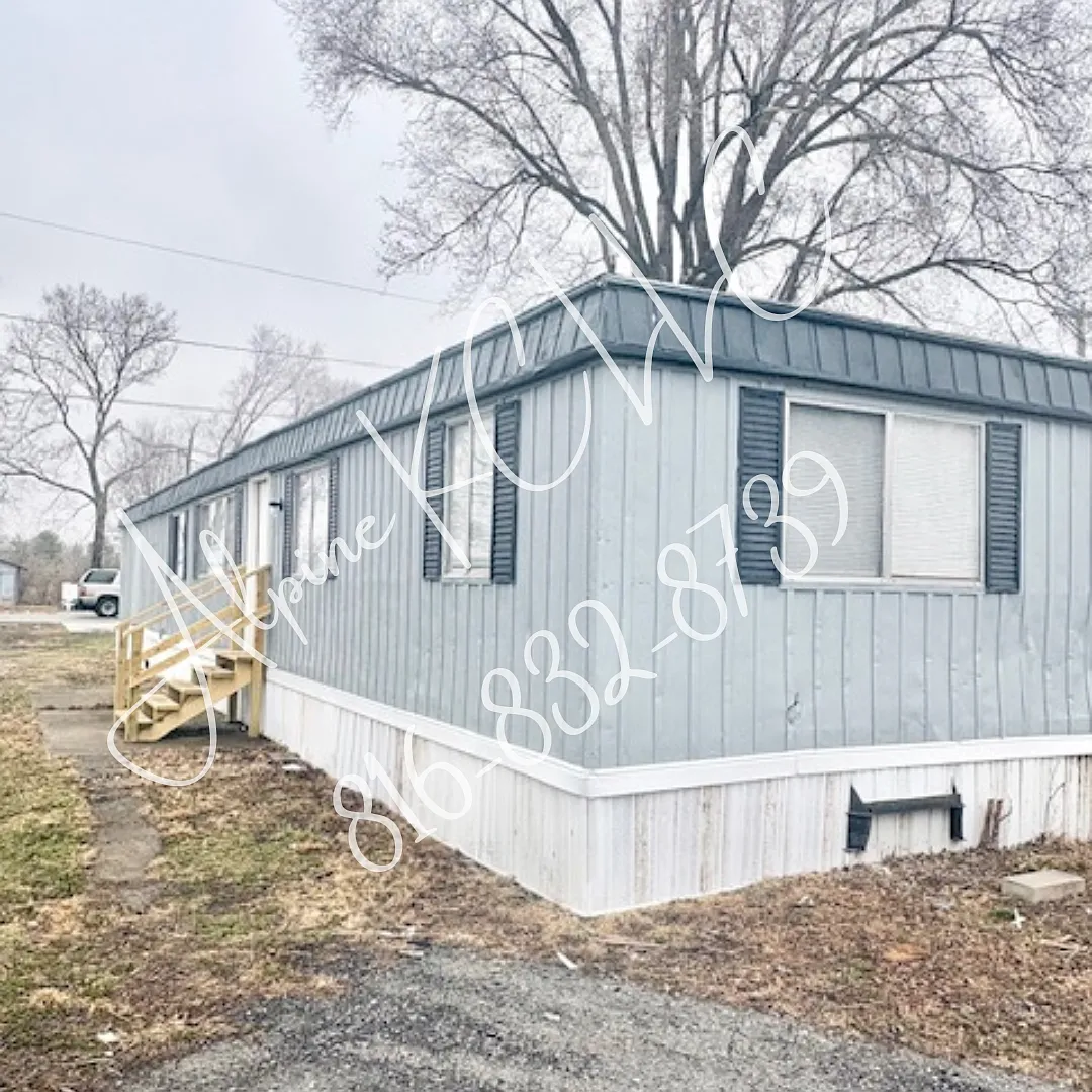 3 bed, 900 sqft, $995 — Photo 1