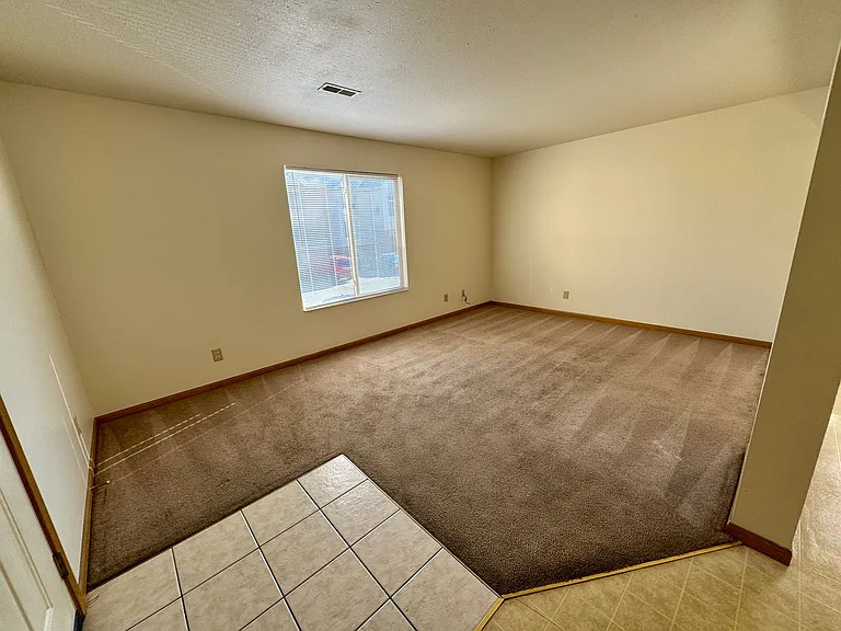 Lakeland Villa Apartments — Photo 37