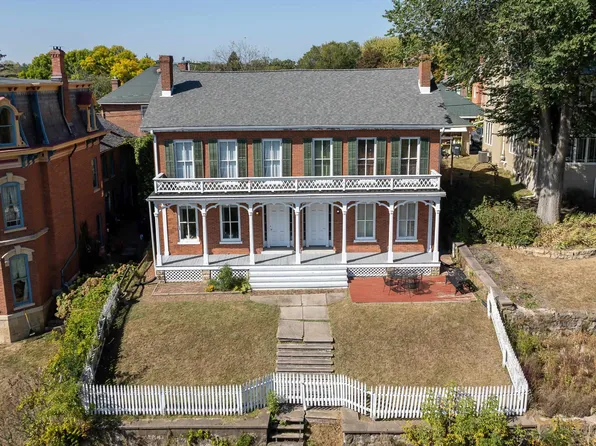 209 S Prospect St, Galena, IL 61036