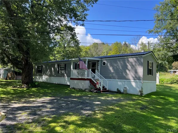 28 Horseshoe Dr, Bridgewater, NY 13313