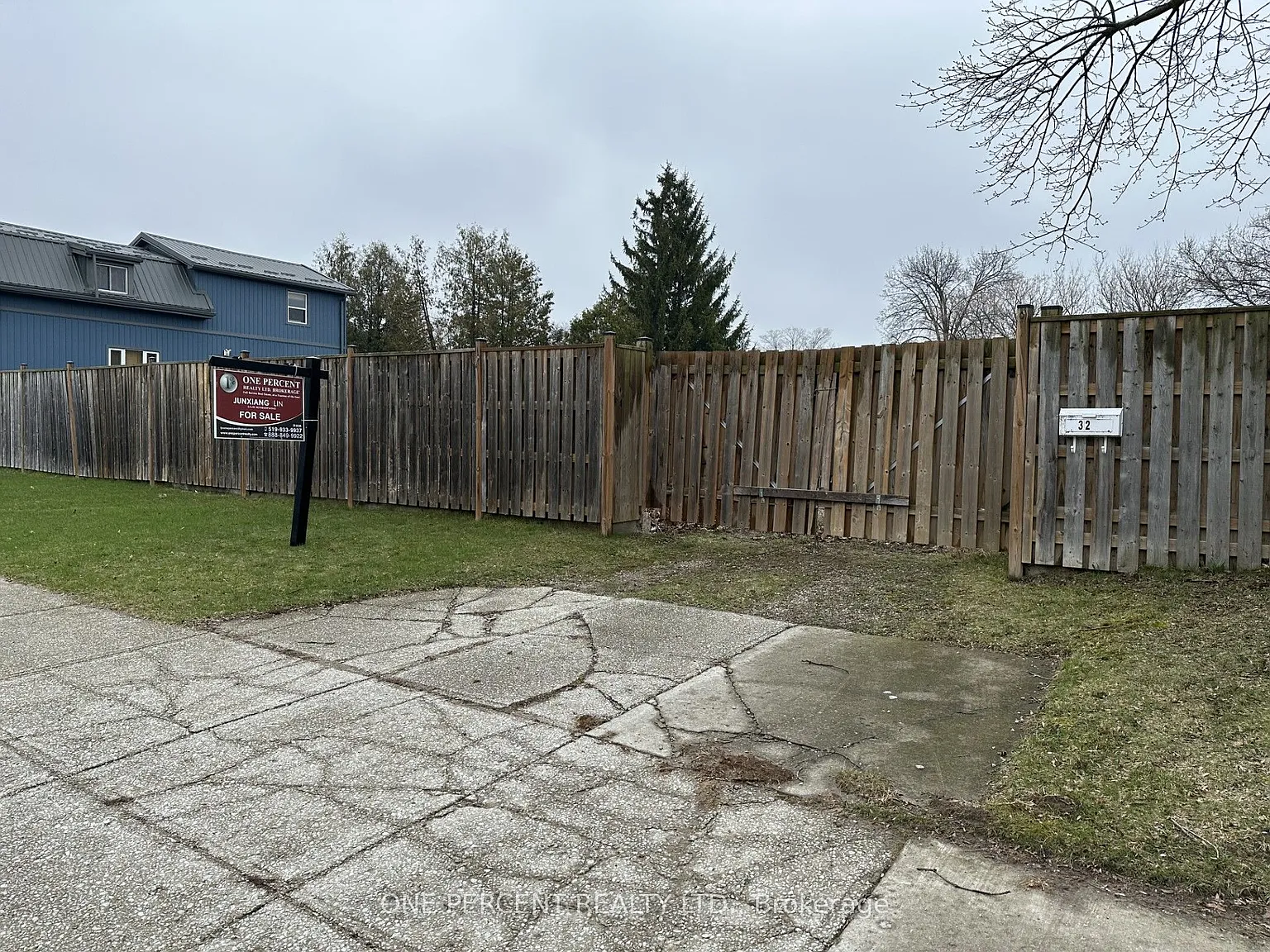 32 Hume St E photo 1