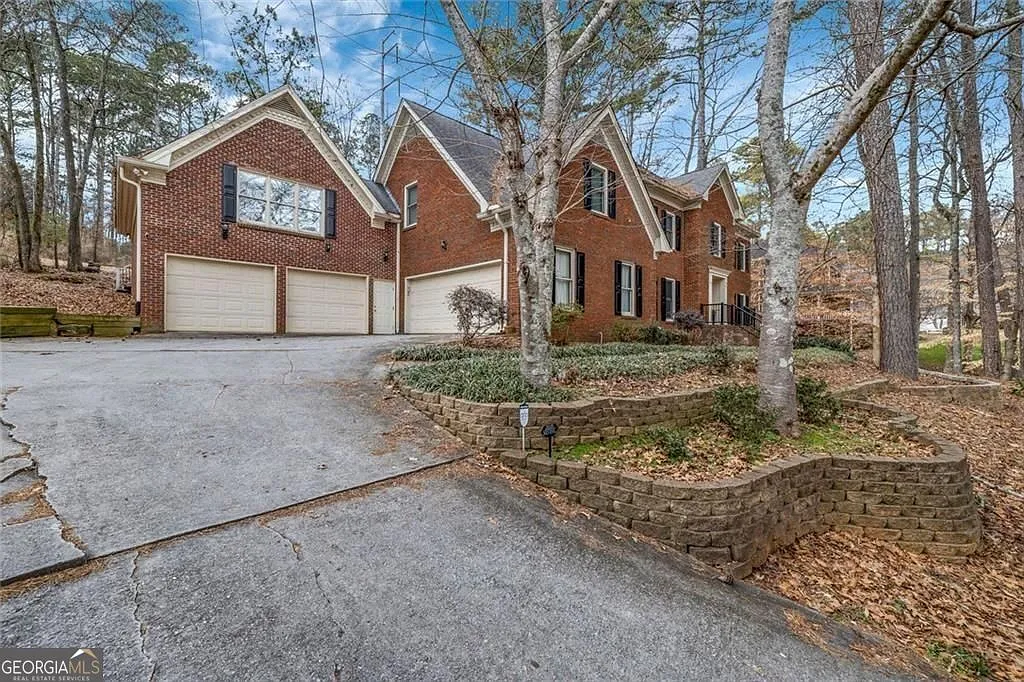 1828 Chedworth Ln photo 1