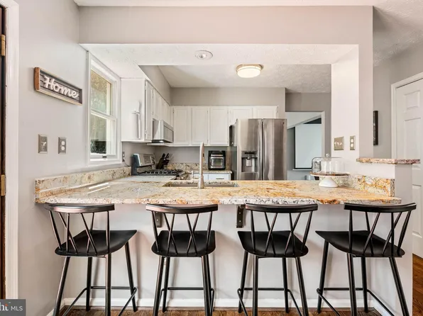 1429 Flynn Ct, Herndon, VA 20170