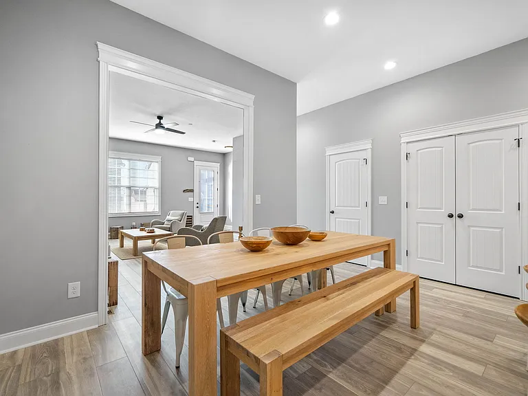 132 Savannah Ave — Photo 8