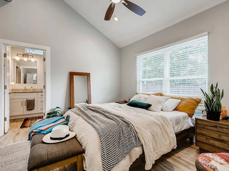 1103 Estes Ave — Photo 13