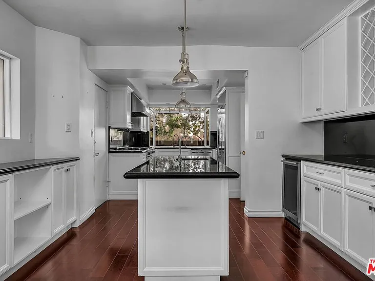 325 El Camino Dr — Photo 8
