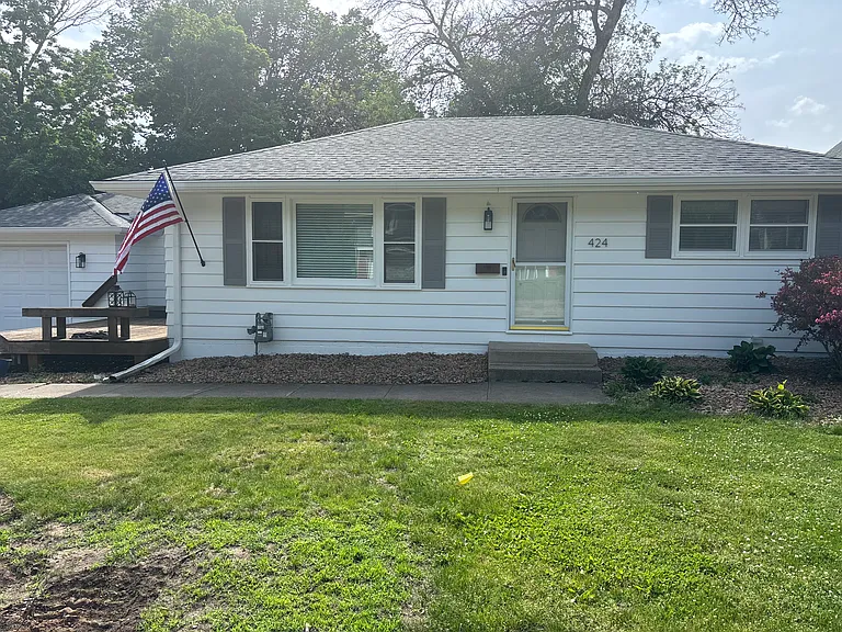 424 Tyler Ave S — Photo 2