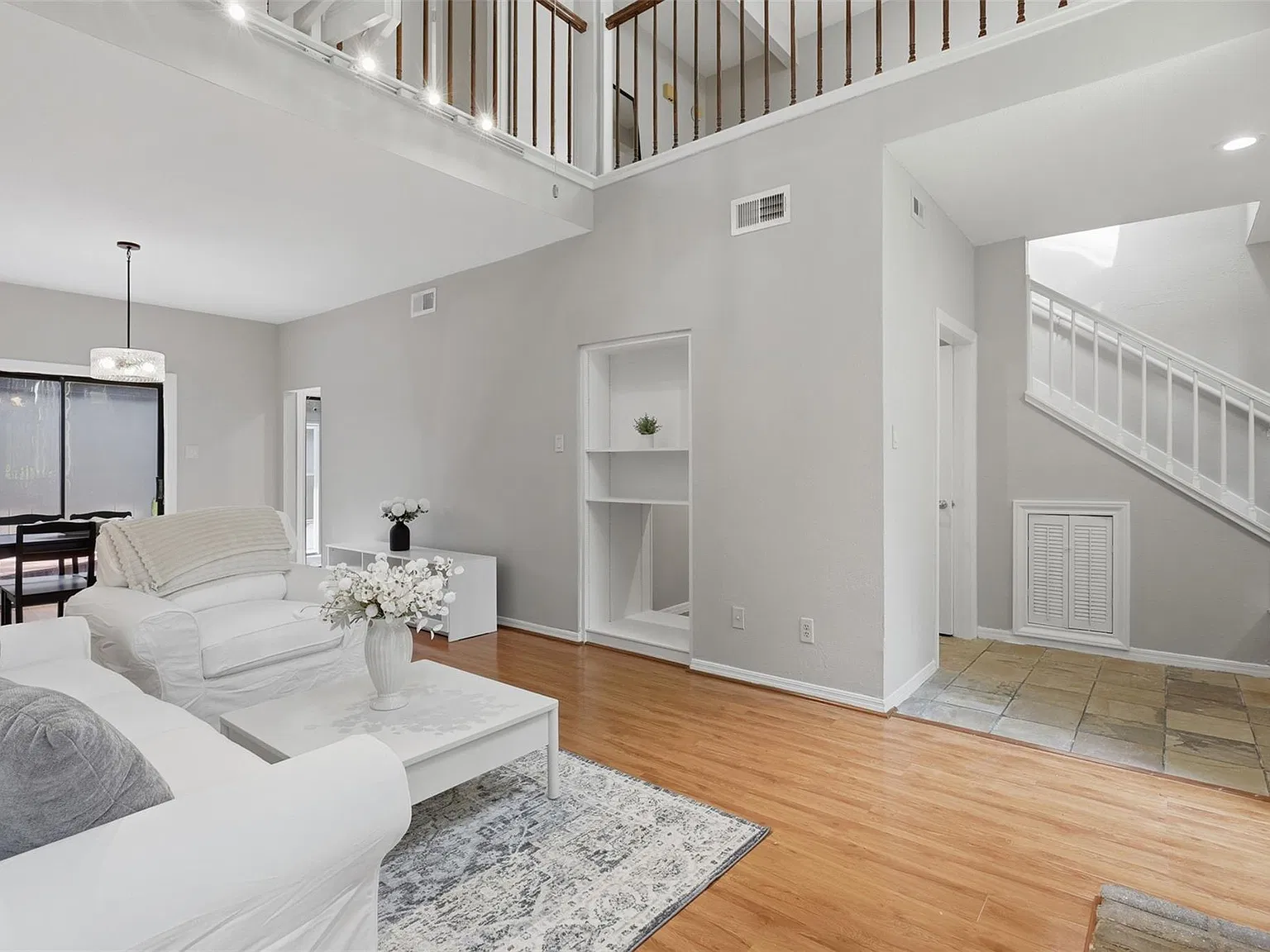 701 Bering Dr — Photo 2