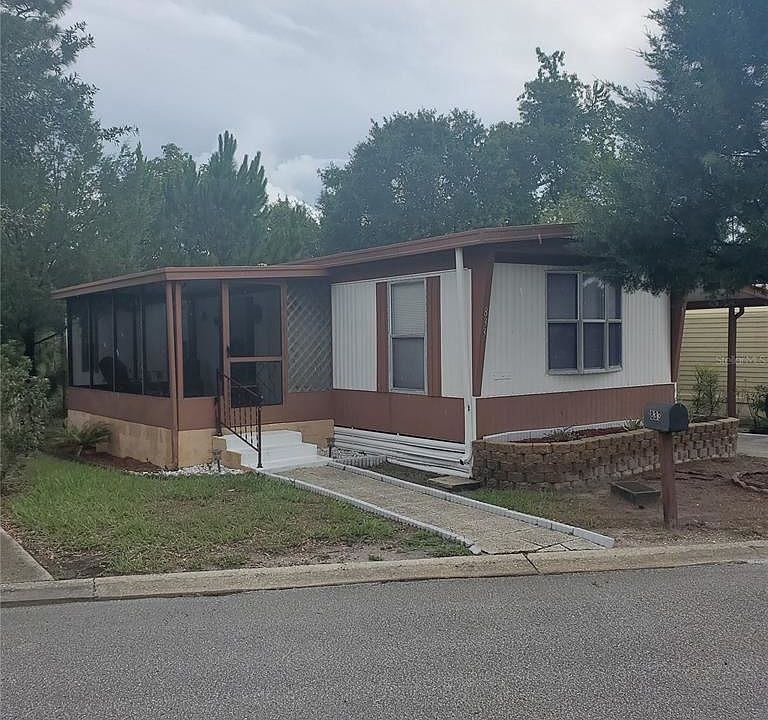 1st image of 833 Oakwood Dr