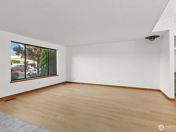 4th image of 1935 F Street SE #14