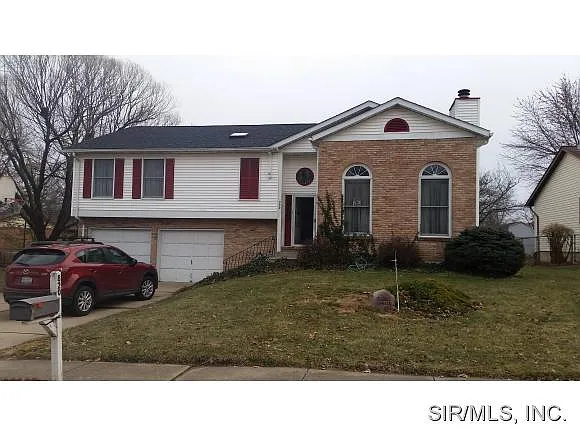 820 Chancellor Dr photo 1