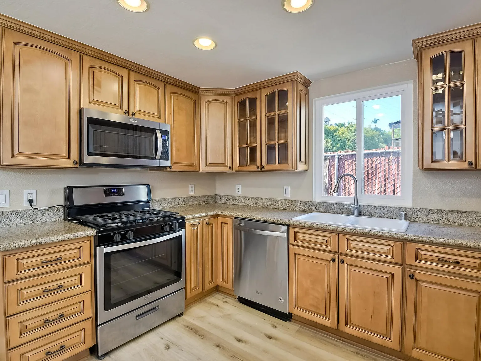 3 bed, 1624 sqft, $7,200 — Photo 3