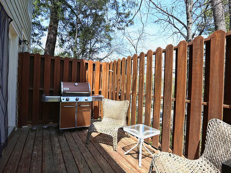 323 Columbia Pl NE — Photo 15