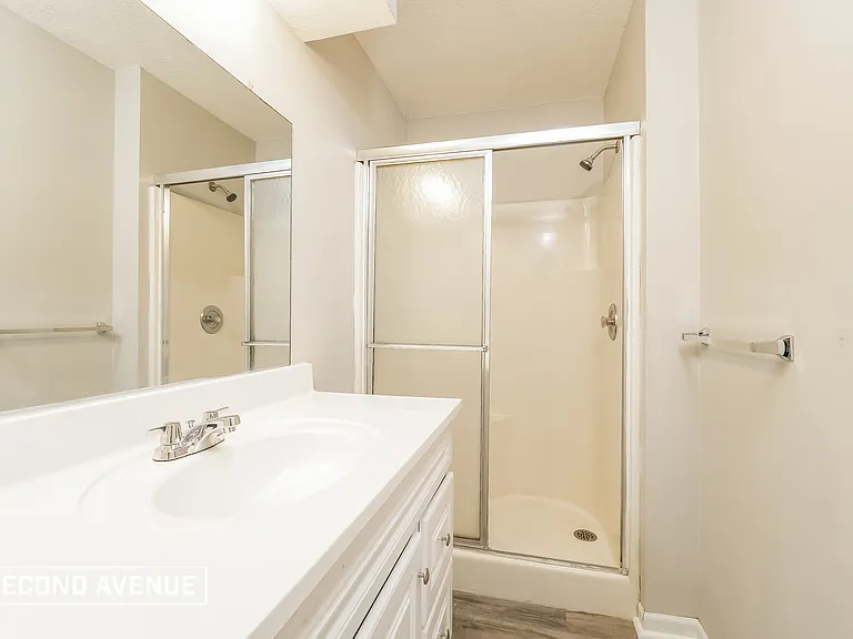 117 Monroe Ave — Photo 12