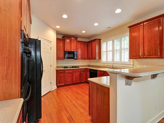 2nd image of 2357 Oberon Walk SE