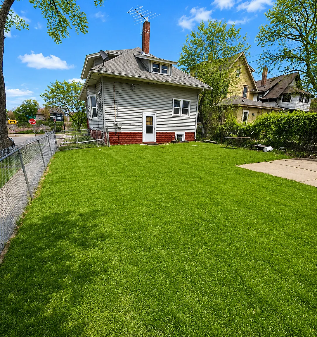 8 bed, $3,100 — Photo 2