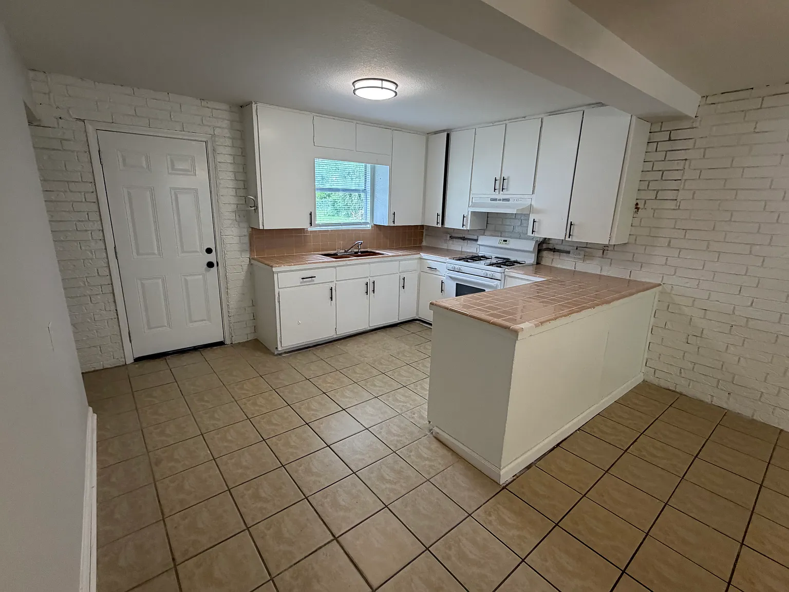 2 bed, 952 sqft, $1,250 — Photo 4
