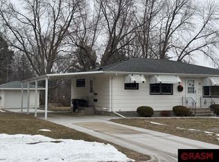 623 Upper Johnson Cir, Saint Peter, MN 56082