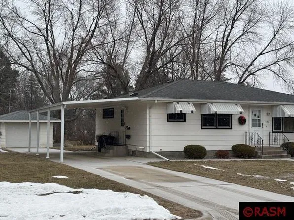623 Upper Johnson Cir, Saint Peter, MN 56082