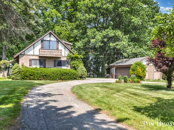 6647 N Noffke Dr, Caledonia, MI 49316