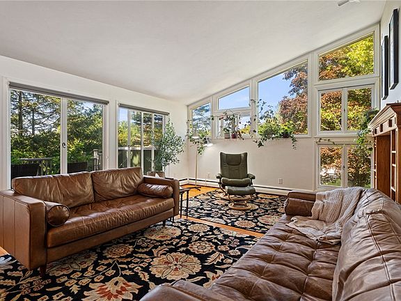 3rd image of 37 Woodcrest Ave