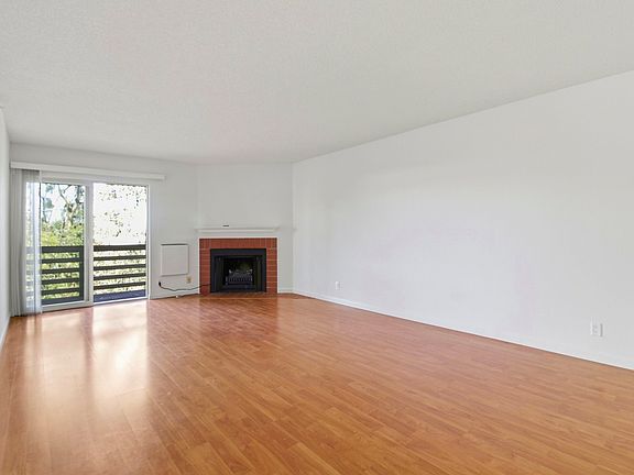 3rd image of 303 Philip Dr