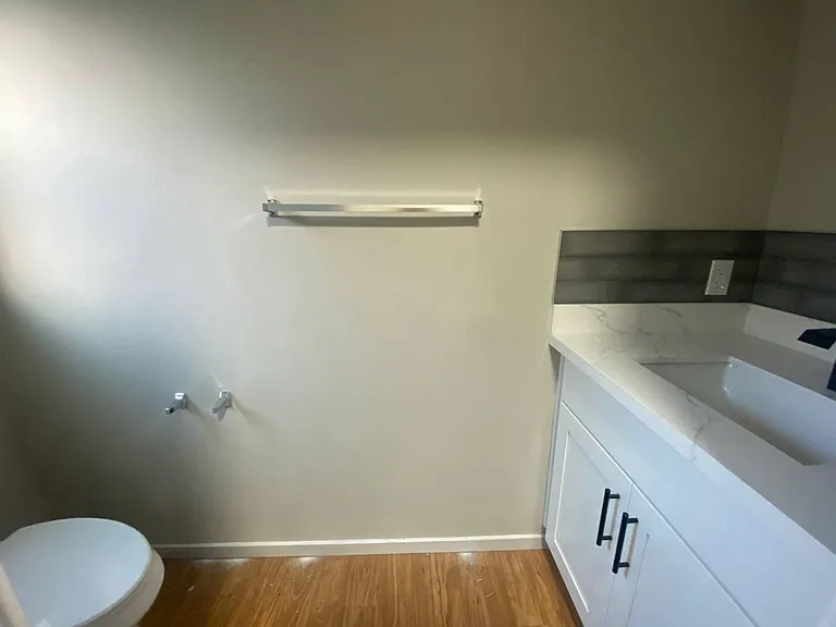 700 NE 42nd St — Photo 35