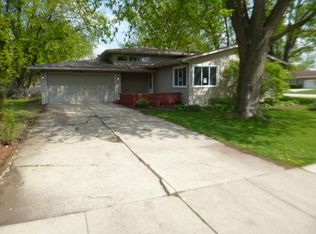 2023 Robert St, Aurora, IL 60506