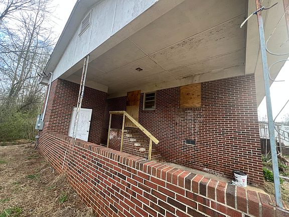 2nd image of 1981 Great Falls Rd