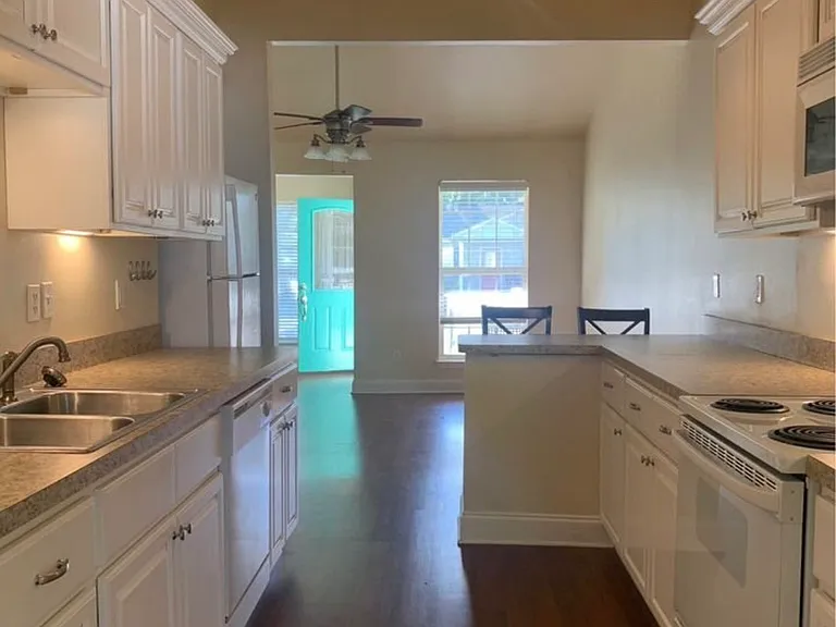 705 Community St — Photo 9