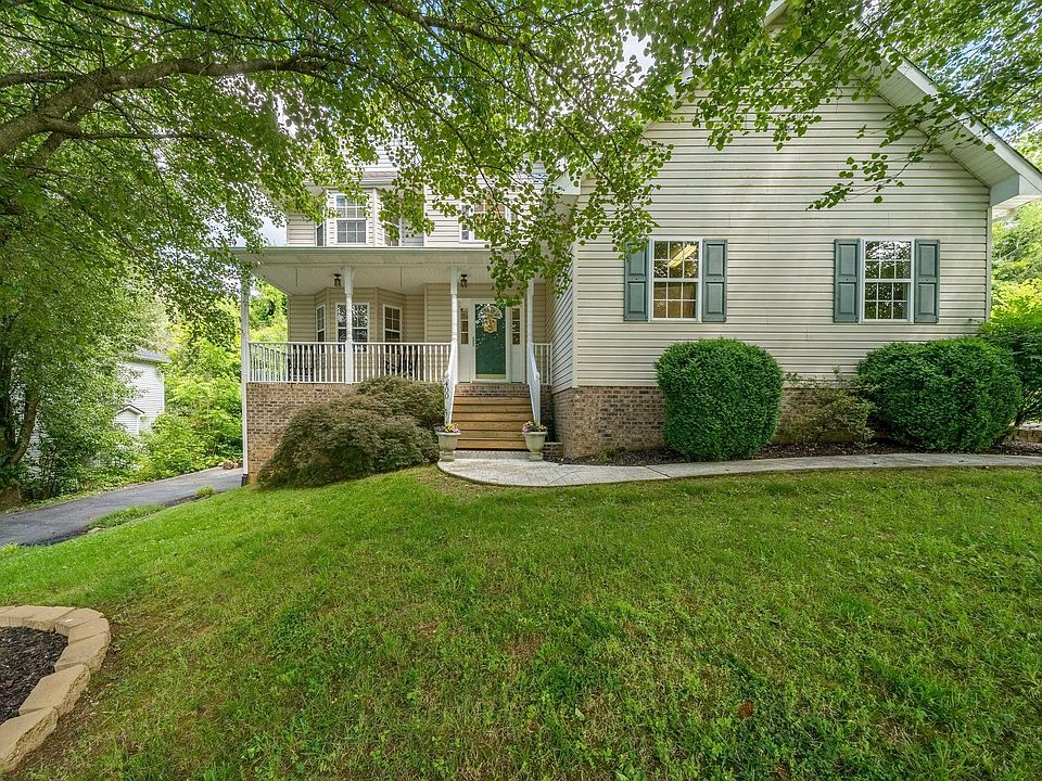 1st image of 400 Glen Oaks Dr