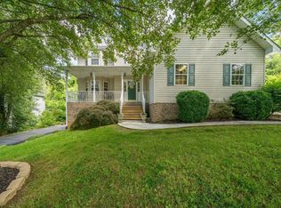 400 Glen Oaks Dr, Johnson City, TN 37615