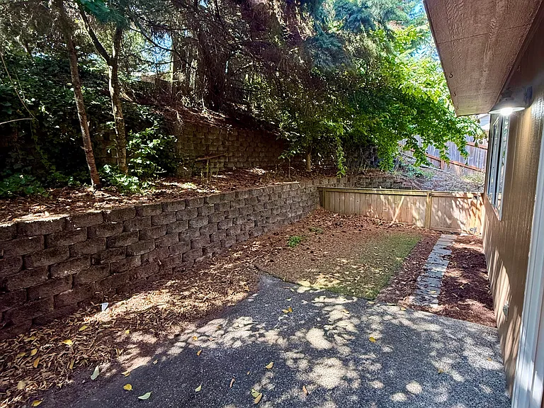 1560 Estate Pl — Photo 17