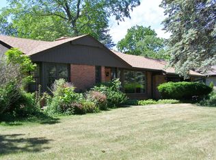 237 White Sand Ln, Racine, WI 53402