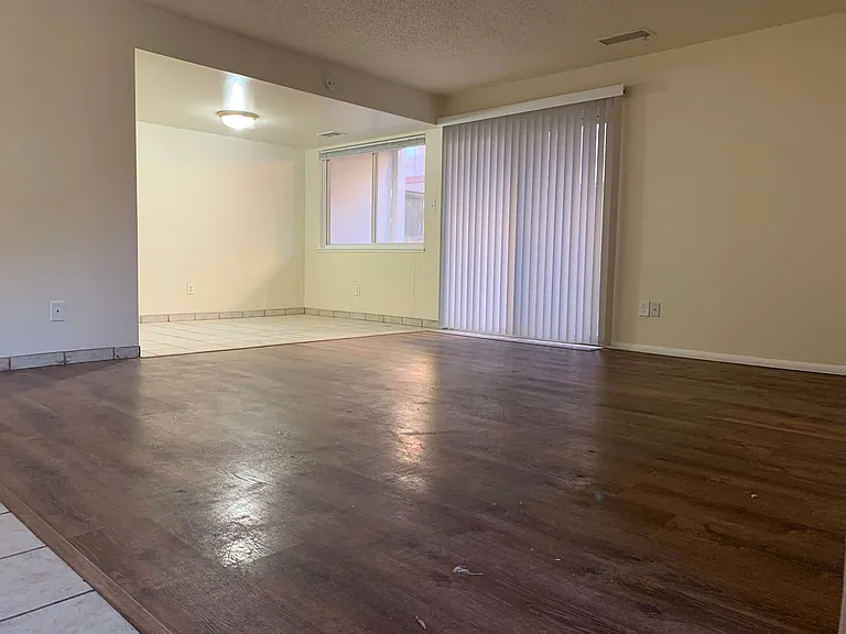 Large Quiet Two Bedroom — Photo 5
