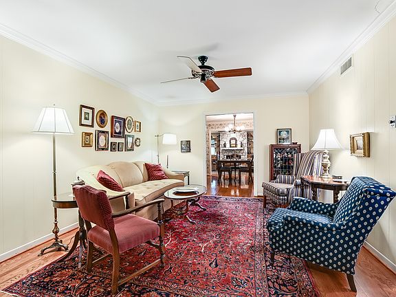 4th image of 215 Maplewood Ln