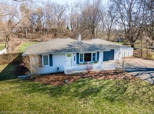 2654 Hatton Rd, Auburn Hills, MI