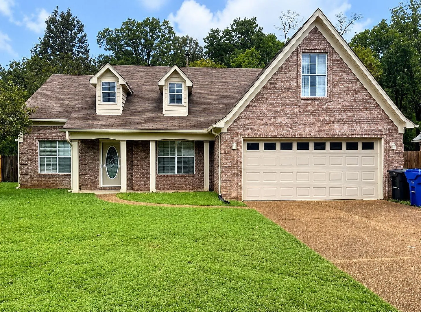 3 bed, 2.0 bath, 1511 sqft, $1,900 — Photo 1