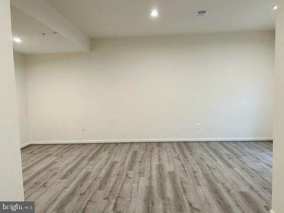 3rd image of 214 Jenkins Way #1