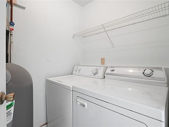 5th image of 115 Knight Way #A