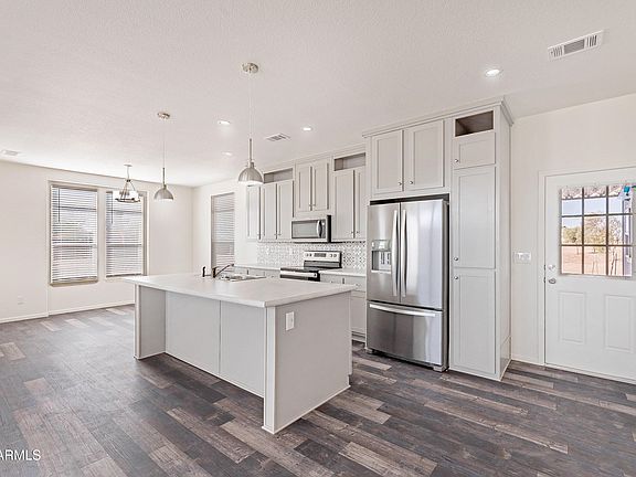 4th image of 312 E O'Neil Drive #121