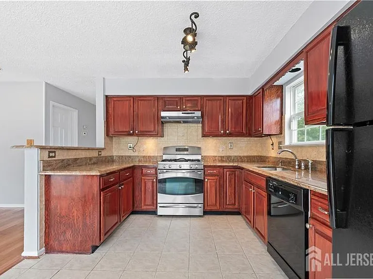 32 Cabot Way — Photo 9