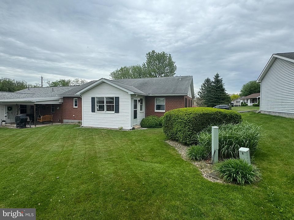 2nd image of 8 Kelly Dr